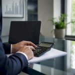 Broker calculating mortgage options